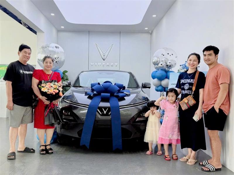 Mừng Quý Khách Hàng Nhận Xe Mới