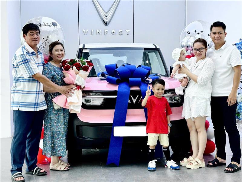 Mừng Quý Khách Hàng Nhận Xe Mới