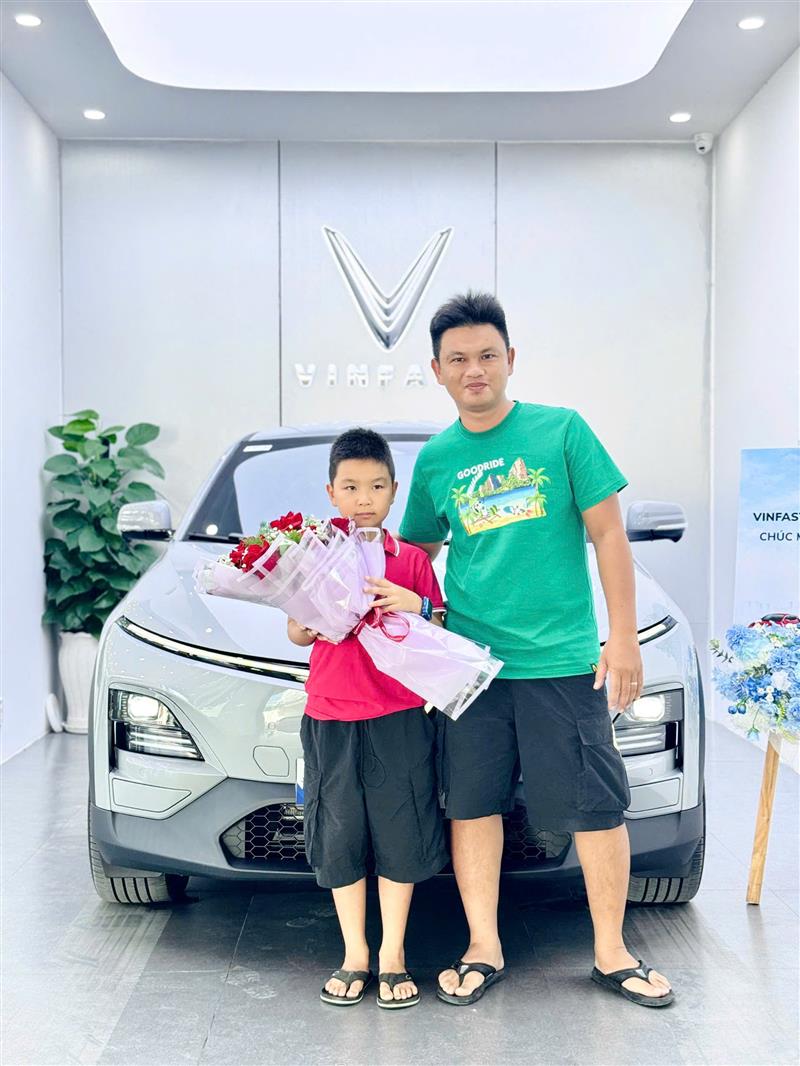 Mừng Quý Khách Hàng Nhận Xe Mới